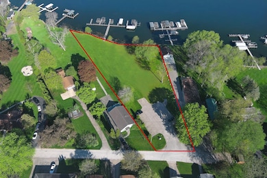 413 Strauss Unit 11 Ave, Green Lake, WI 54941 - photo 2