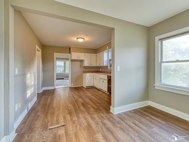 526 E 2nd St, Monroe, MI 48161 - photo 2