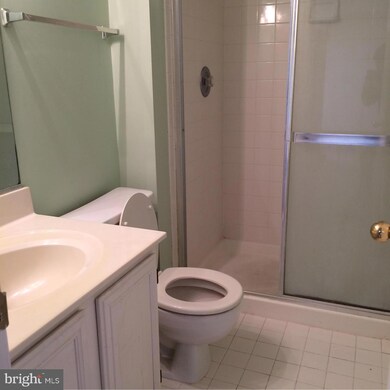 20410 Shore Harbour Dr unit 6R, Germantown, MD 20874 - photo 4