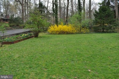 3504 Barkley Dr, Fairfax, VA 22031 - photo 5