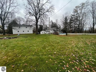 303 N Main St, Vassar, MI 48768 - photo 2