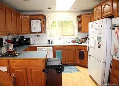 16827 Hickory Ln SE, Yelm, WA 98597 - photo 5