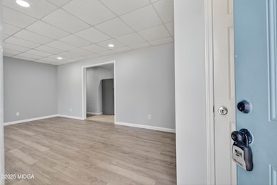 517 Lawrence Dr-05056