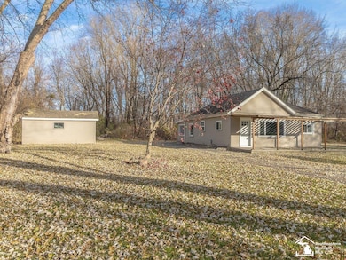 155 Virginia St, Carleton, MI 48117 - photo 3