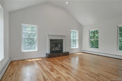 31 Sawyer Way, Wallkill, NY 12589 - photo 4