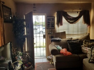 2032 W Cypress