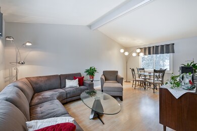 422 Byron Ct, Wheaton, IL 60187 - photo 5