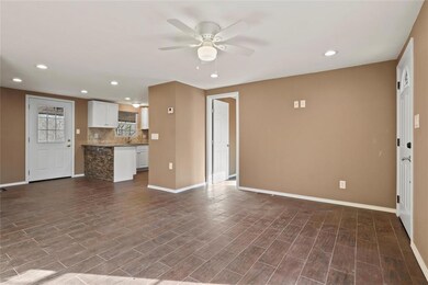 526 Blue Jay Ct, Granbury, TX 76049 - photo 7