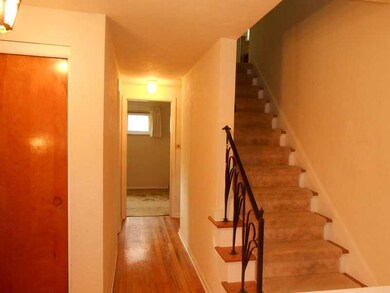 Entry/Foyer.
