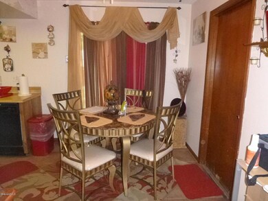 Eat-In Kitchen