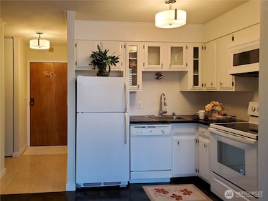 Royal Crest unit 1206, Seattle, WA 98121 - photo 3