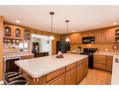 Fantastic 15x25 kitchen!  8 ft. island w/ pendant 