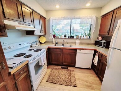 6632 Halsey St, Shawnee, KS 66216 - photo 5