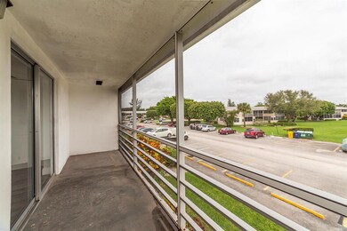 283 Camden L unit 283, West Palm Beach, FL 33417 - photo 3
