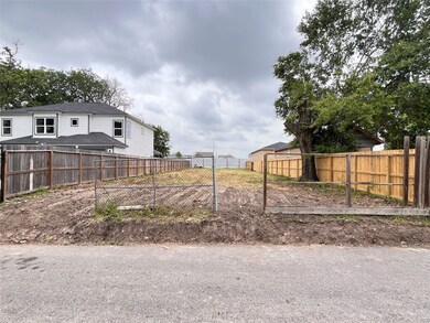 8120 Willow St, Houston, TX 77088 - photo 5