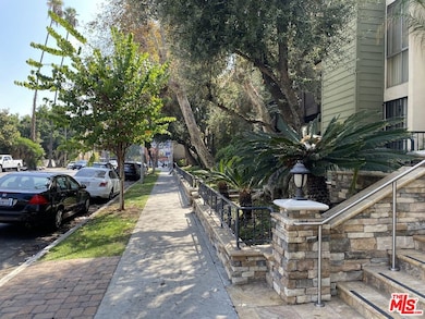 Park Villas unit 239, Los Angeles, CA 90020 - photo 2