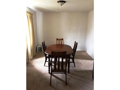 Dining Room. Dining room great for entertaining
