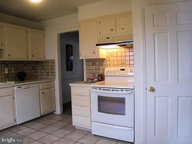 471 W Caracas Ave, Hershey, PA 17033 - photo 7