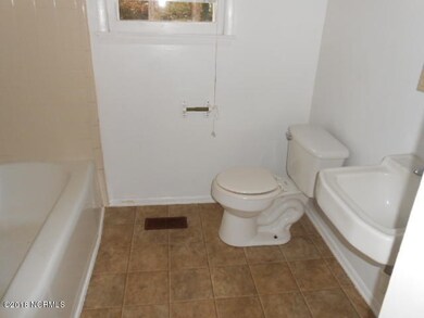 602 Maple St, Jacksonville, NC 28540 - photo 6