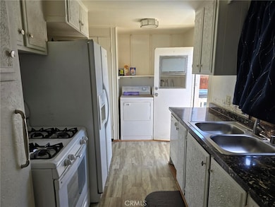 260 N Lyon Ave unit 152, Hemet, CA 92543 - photo 5