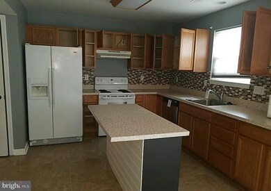 327 Zeppelin Ave, Brooklyn, MD 21225 - photo 6