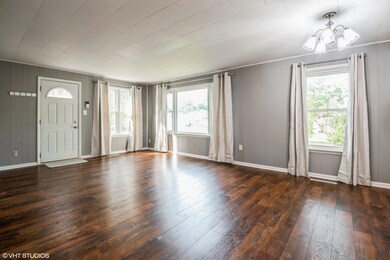 02_211EHamilton_1_LivingRoom_HiRes
