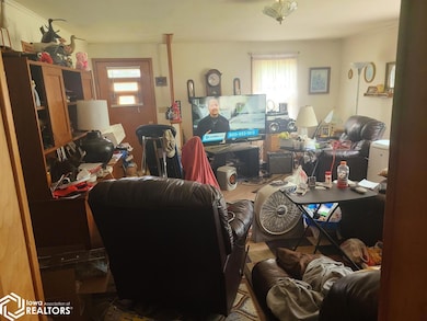 1902 W Fulliam Ave, Muscatine, IA 52761 - photo 4