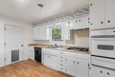 828 Vickie Dr, Azle, TX 76020 - photo 7