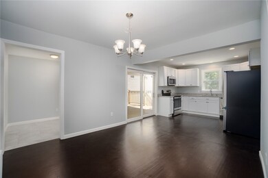 25 Pawtuxet Ave, Warwick, RI 02888 - photo 2