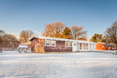 14 Traverse Street, Rockland - Hang Your