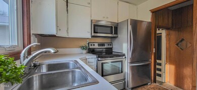 215 2nd St- MLS Size-19
