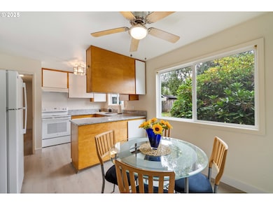 1009/1011 Grove Ave unit 1009-11, Tillamook, OR 97141 - photo 7