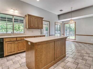 Kitchen:  This kitchen has it all!  A 6x2 center i