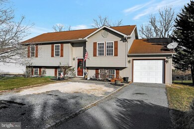 1966 Wren Ct, Chambersburg, PA 17202 - photo 3