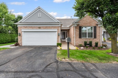 3001 Harbor Place Dr, Saint Clair Shores, MI 48080 - photo 2