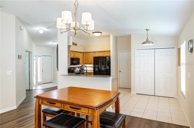 Great Floor plan! Foyer Entry! Granite Kitchen wit