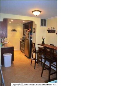 37 Country Dr E unit 80, Staten Island, NY 10314 - photo 6