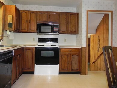 1001 Cherokee Rd, Schenectady, NY 12302 - photo 5