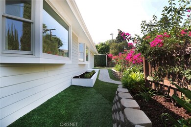 5030 Calatrana Dr, Woodland Hills, CA 91364 - photo 2