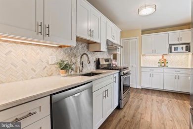 9451 Brett Ln, Columbia, MD 21045 - photo 2