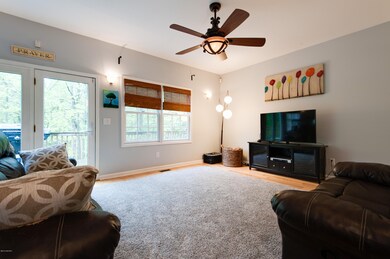 005-74033 15th Avenue-South Haven-MI-490