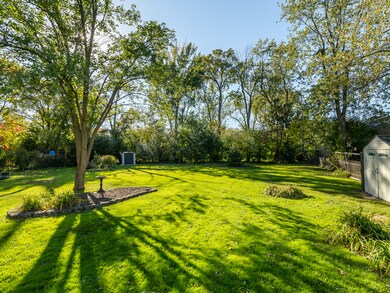 552 S Sunnyside Ave, Elmhurst, IL 60126 - photo 2