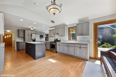 232 Tupelo Ave, Naperville, IL 60540 - photo 4