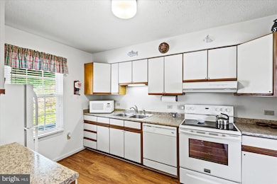 18219 Macrae Ct, Dumfries, VA 22026 - photo 3