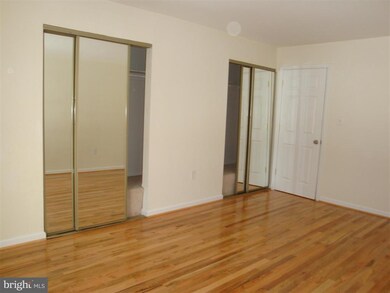5618 Bloomfield Dr unit 104, Alexandria, VA 22312 - photo 3