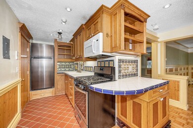 381 Hildreth St unit 203, Lowell, MA 01850 - photo 2