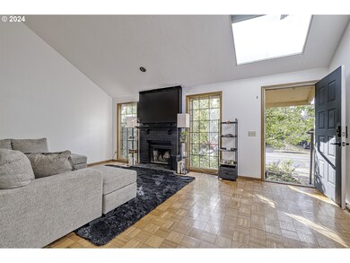 17529 SW Beaver Ct, Beaverton, OR 97006 - photo 3