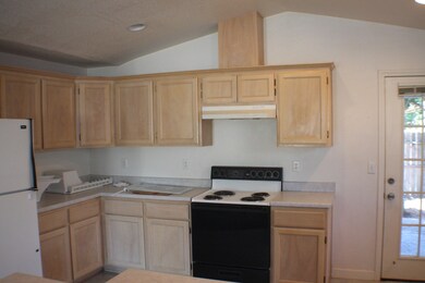 561 Countryside Dr, Central Point, OR 97502 - photo 3