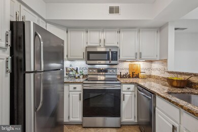 1377 Garden Wall Cir unit 607, Reston, VA 20194 - photo 5