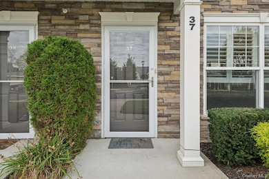37 Weatherby Ln, Central Islip, NY 11722 - photo 2